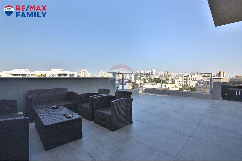 Apartment for Sale in קרית מוצקין - Image 6