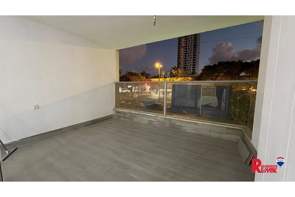 Apartment for Sale in Holon - Image 2