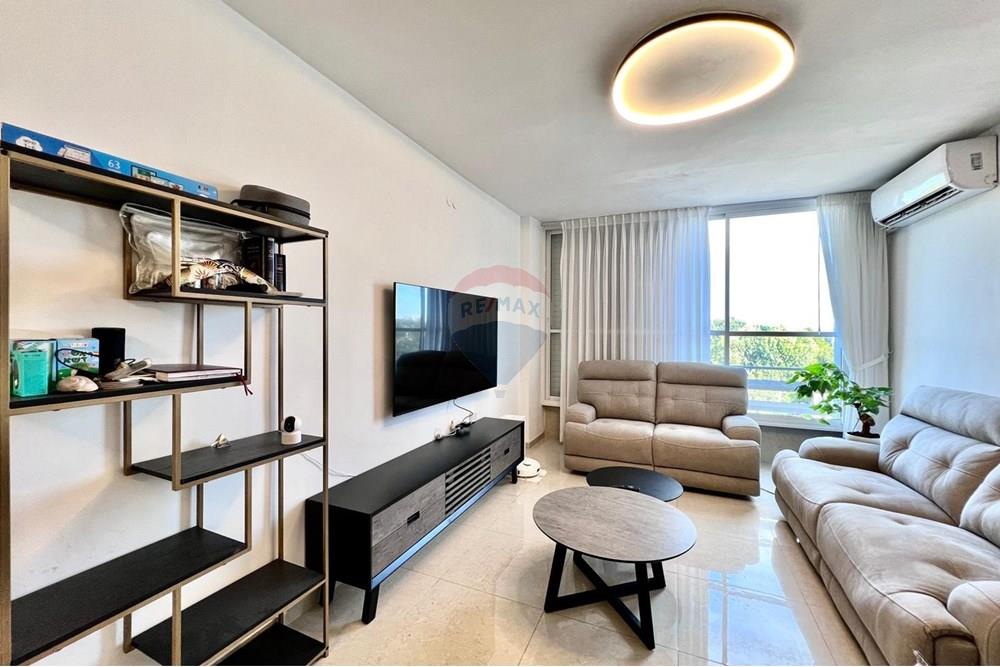 Apartment for Sale in Netanya - Image 2