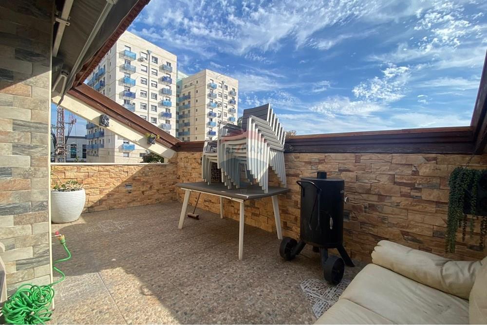 Apartment for Sale in קרית מוצקין - Image 4