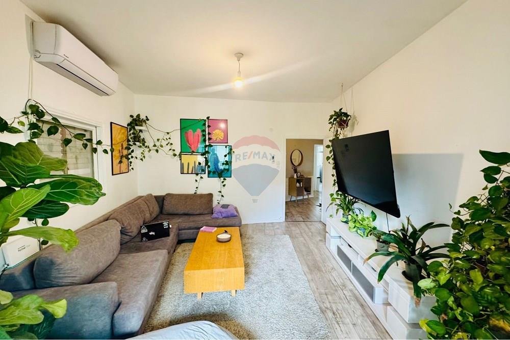 Apartment for Sale in Tel Aviv - Image 2