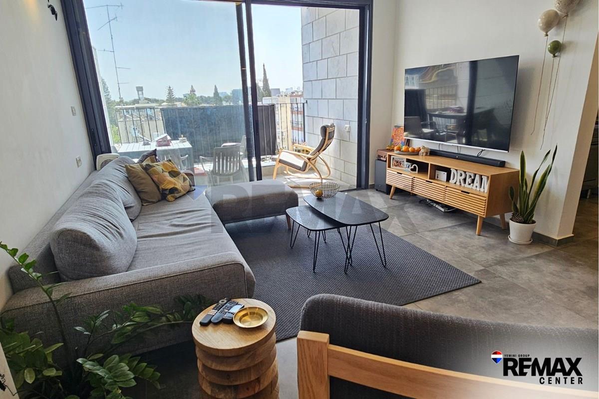 Apartment for Sale in Holon - Image 2
