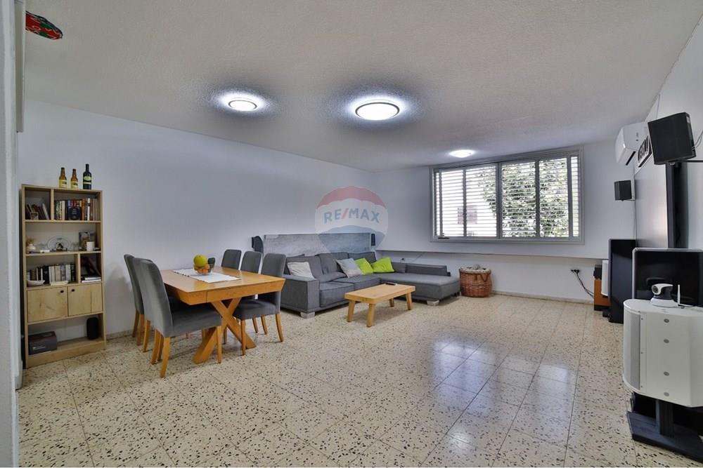 Apartment for Sale in Ramat Gan - Image 2
