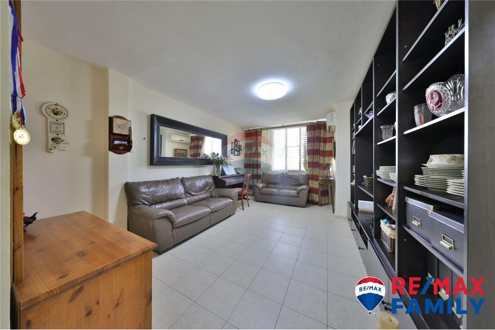 Apartment for Sale in קרית מוצקין - Image 1