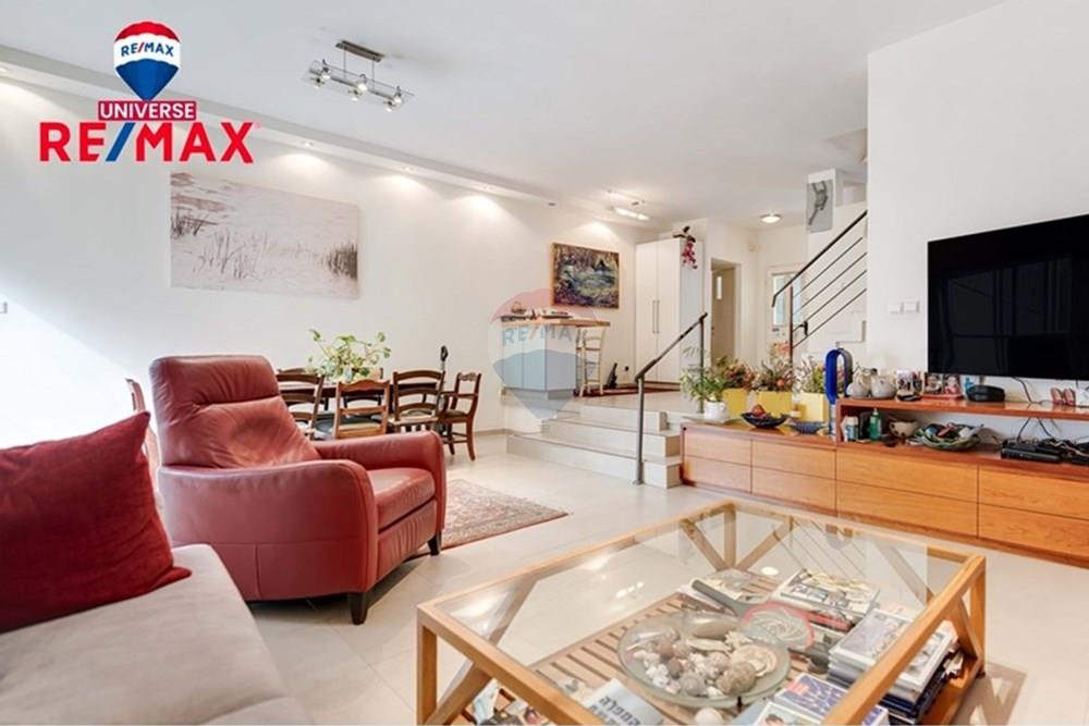 House for Sale in Rehovot - Image 1