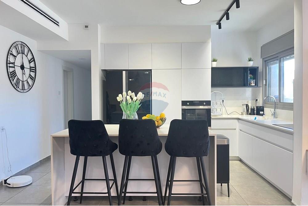 Apartment for Sale in מעלות - Image 3