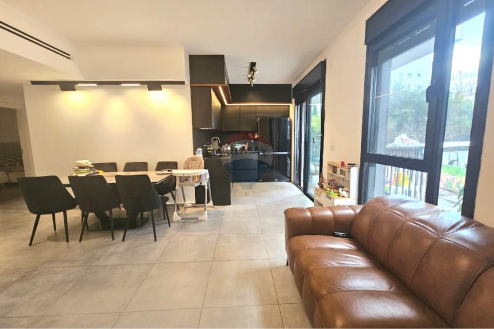 Apartment for Sale in Ramat Gan - Image 6