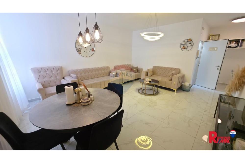 Apartment for Sale in Holon - Image 1