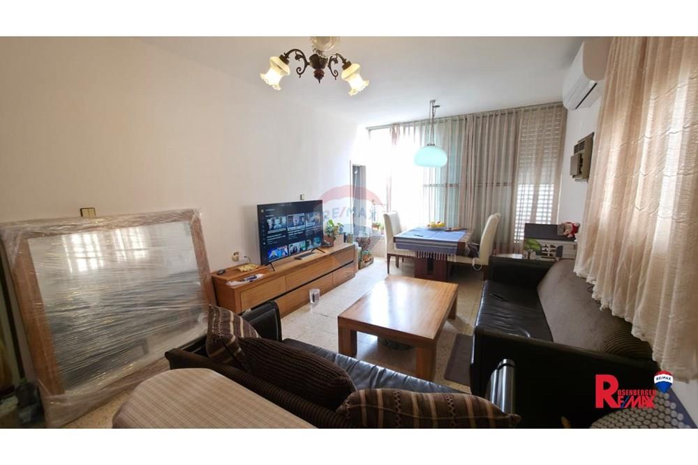 Apartment for Sale in Rishon LeZion - Image 1