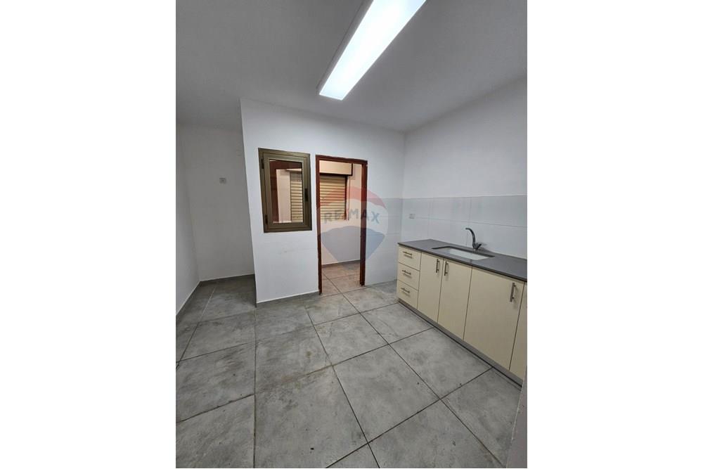 Apartment for Sale in מעלות - Image 2