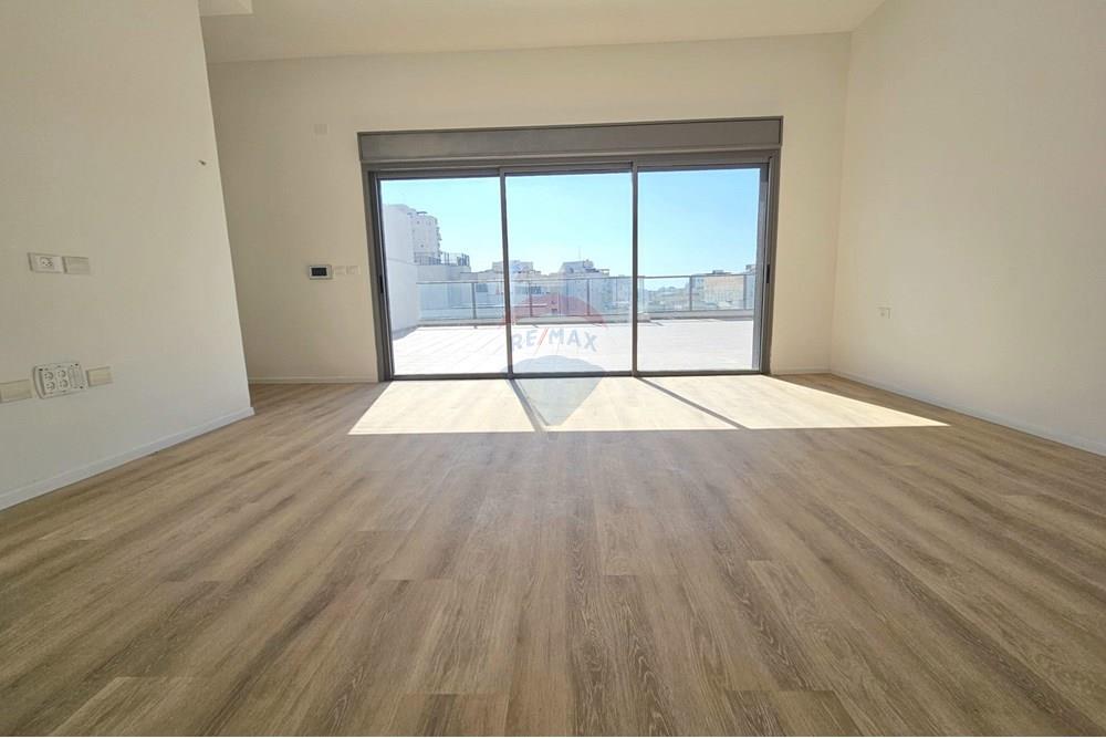 Apartment for Sale in Ramat Gan - Image 6