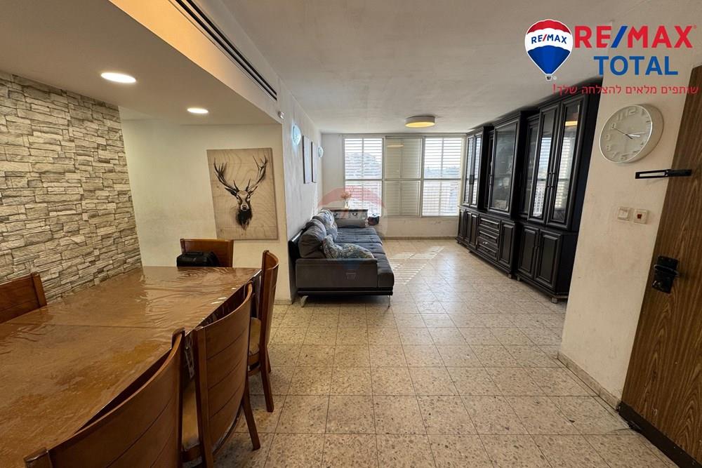 Apartment for Sale in גדרה - Image 2