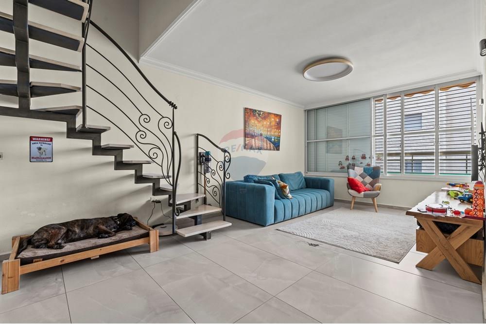 Apartment for Sale in Rishon LeZion - Image 1