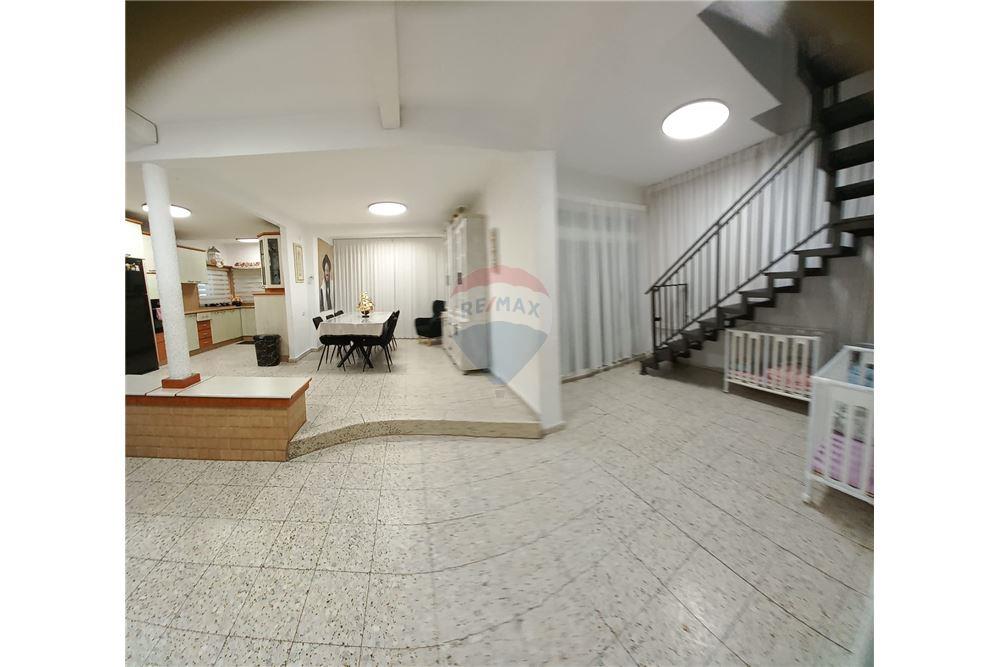 Apartment for Sale in Lod - Image 1