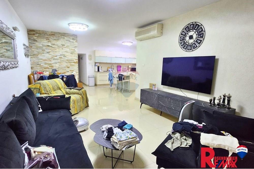 Apartment for Sale in Holon - Image 1