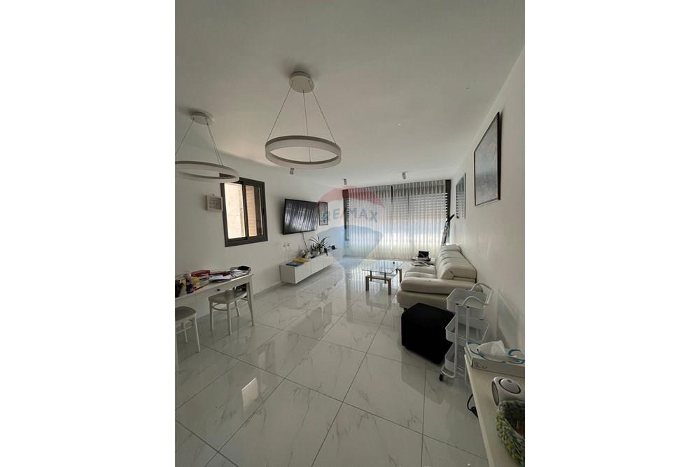 Apartment for Sale in Tel Aviv - Image 2