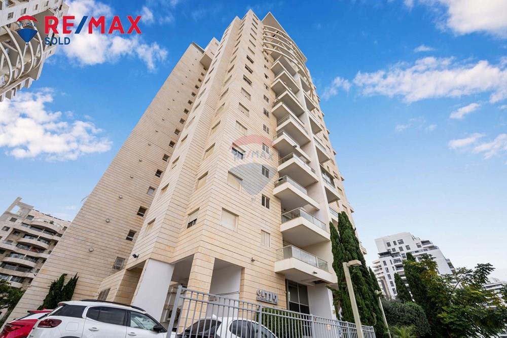 Apartment for Sale in Petah Tikva - Image 1