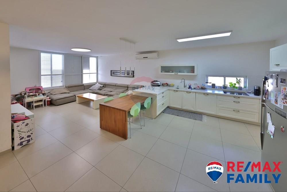 Apartment for Sale in קרית חיים - Image 1