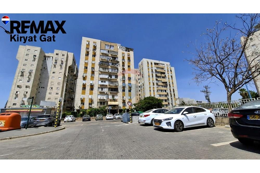 Apartment for Sale in קרית גת - Image 1