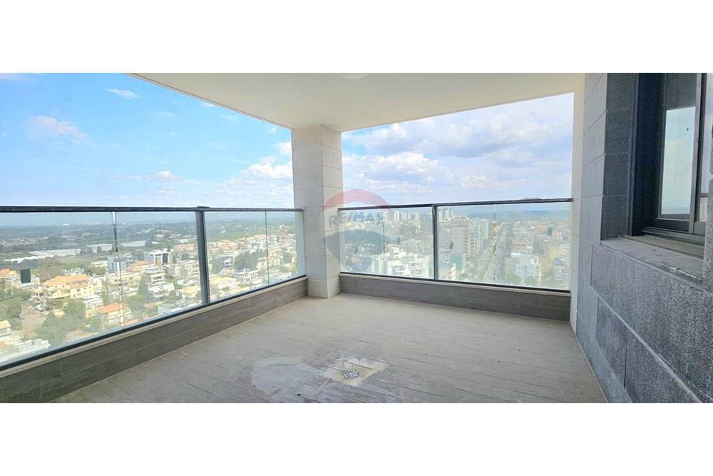 Apartment for Sale in Netanya - Image 2