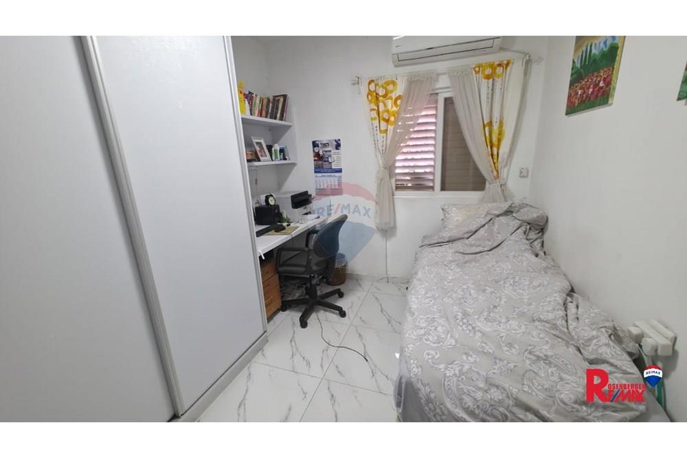 Apartment for Sale in אזור - Image 7