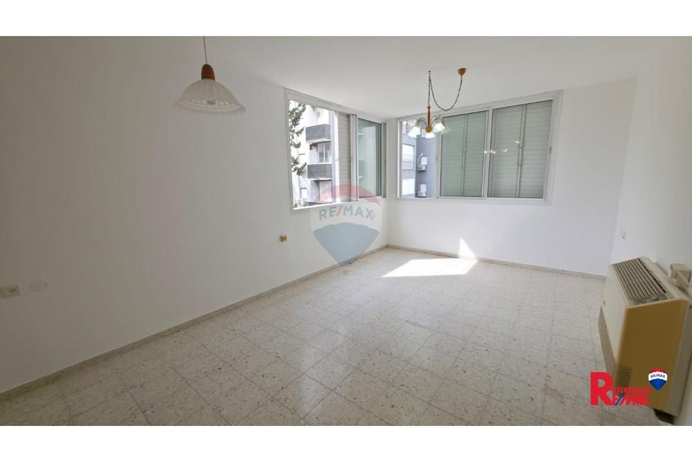 Apartment for Sale in Rishon LeZion - Image 4