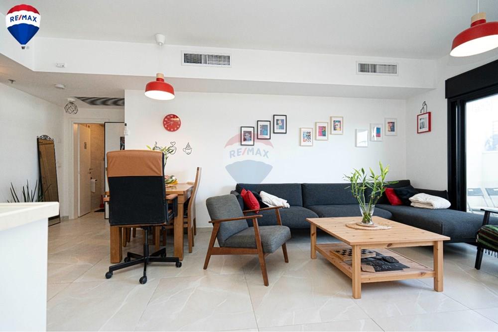 Apartment for Sale in Tel Aviv - Image 2