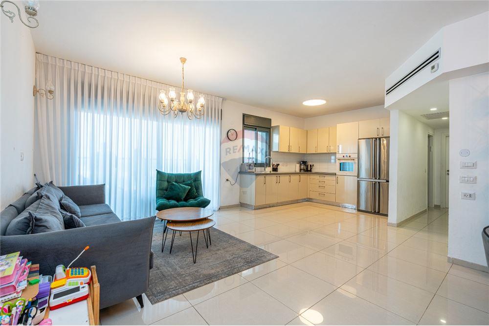 Apartment for Sale in אור עקיבא - Image 3