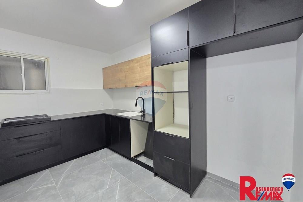 Apartment for Sale in Holon - Image 3