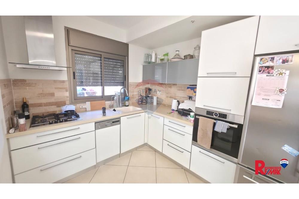 Apartment for Sale in Holon - Image 4