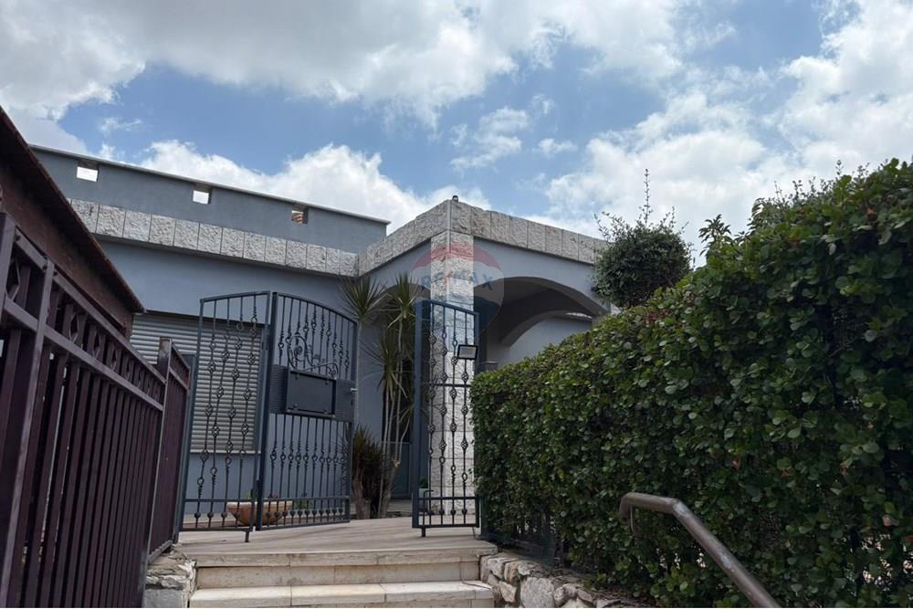 Apartment for Sale in אילון - Image 2