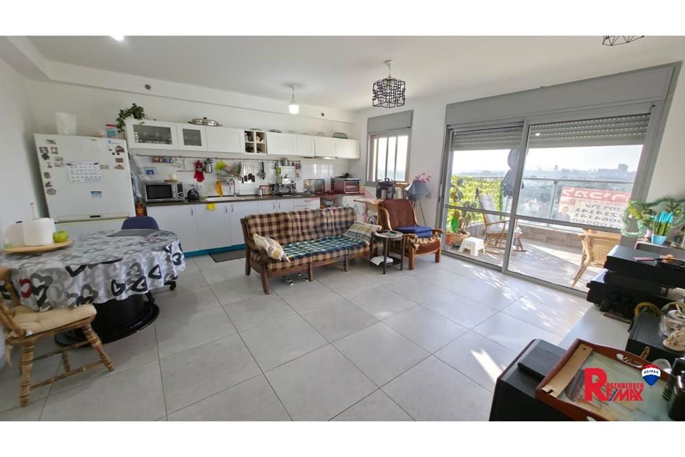 Apartment for Sale in בית דגן - Image 1