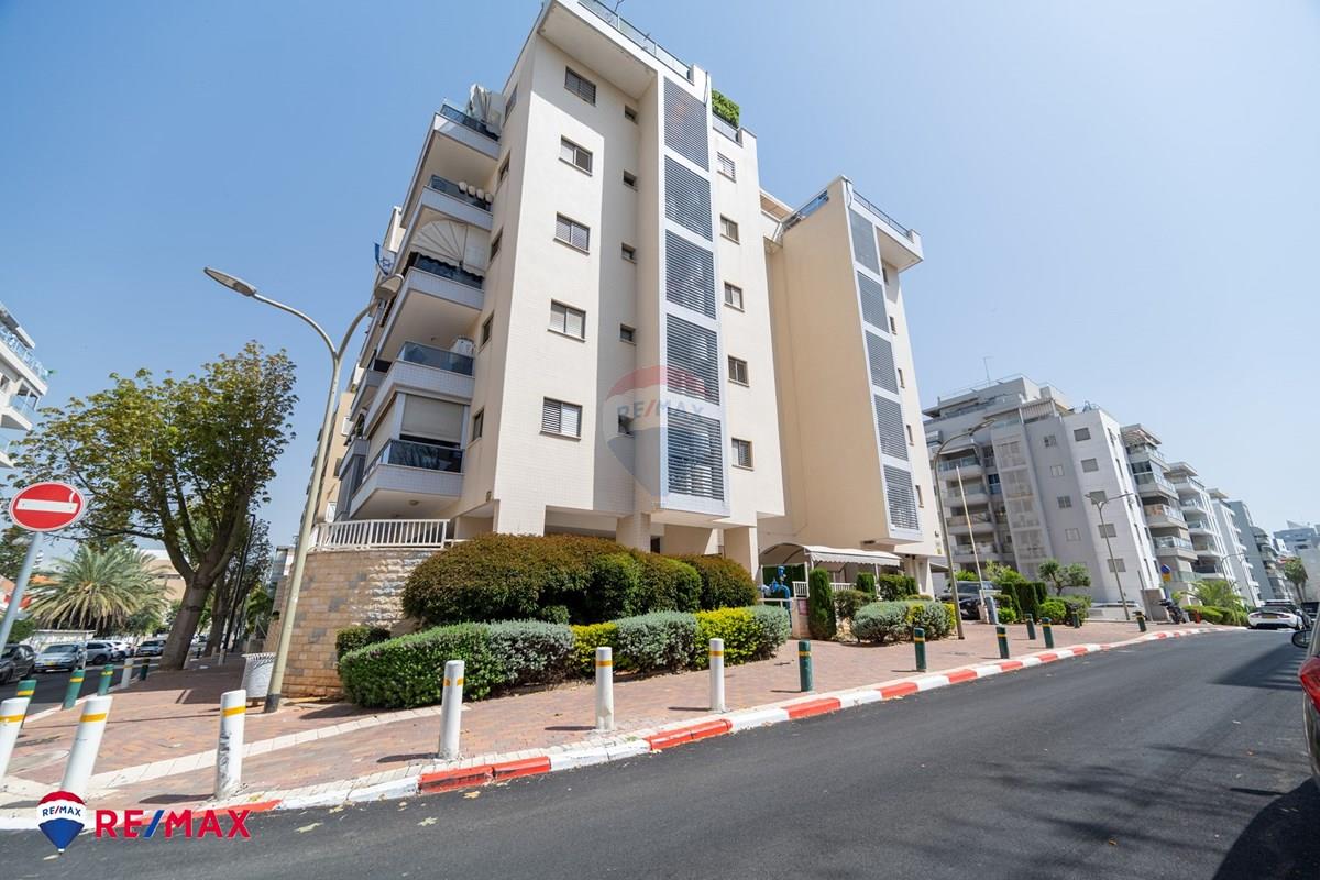 Apartment for Sale in Petah Tikva - Image 1