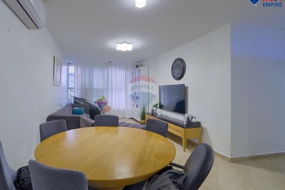 Apartment for Sale in Rishon LeZion - Image 2