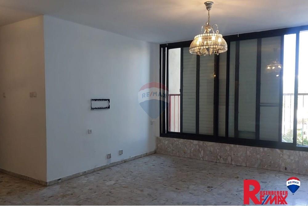 Apartment for Sale in Holon - Image 6