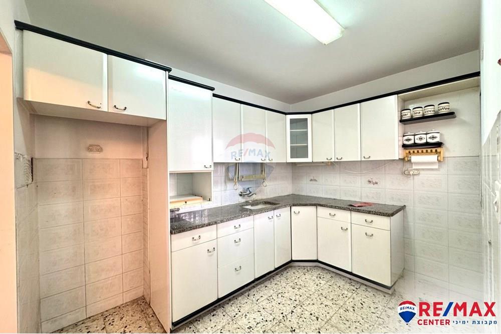 Apartment for Sale in Holon - Image 2