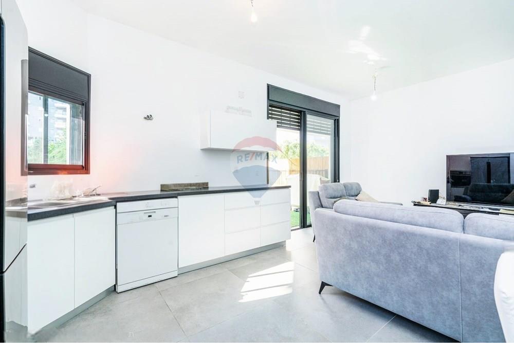 Apartment for Sale in Hadera - Image 2