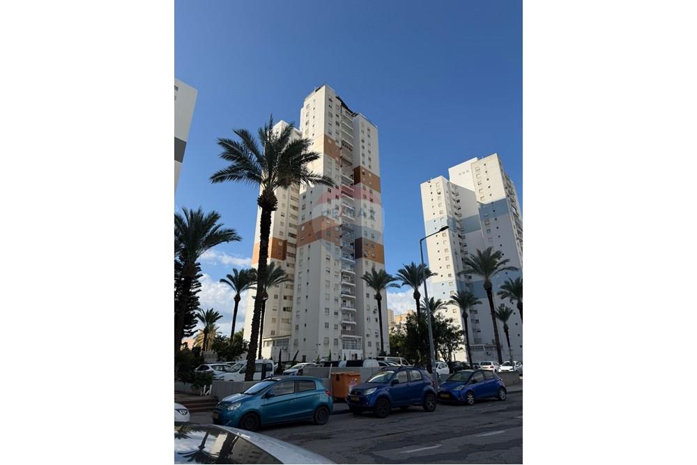 Apartment for Sale in קרית מוצקין - Image 1