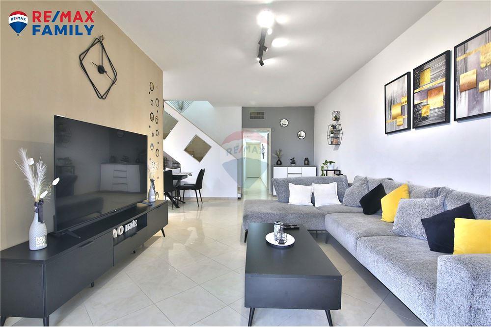 Apartment for Sale in קרית מוצקין - Image 1