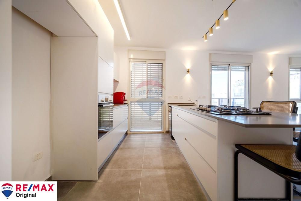 Apartment for Sale in Ramat Gan - Image 2