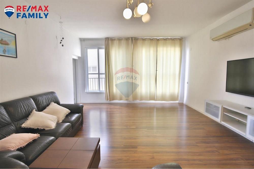 Apartment for Sale in קרית מוצקין - Image 3