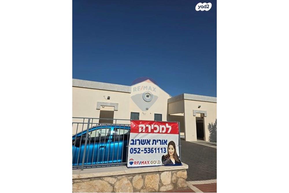 Apartment for Sale in נעלה - Image 1