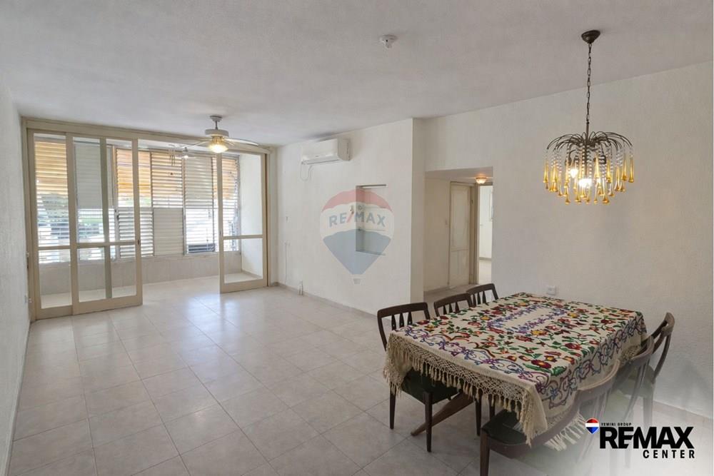 Apartment for Sale in Rishon LeZion - Image 1