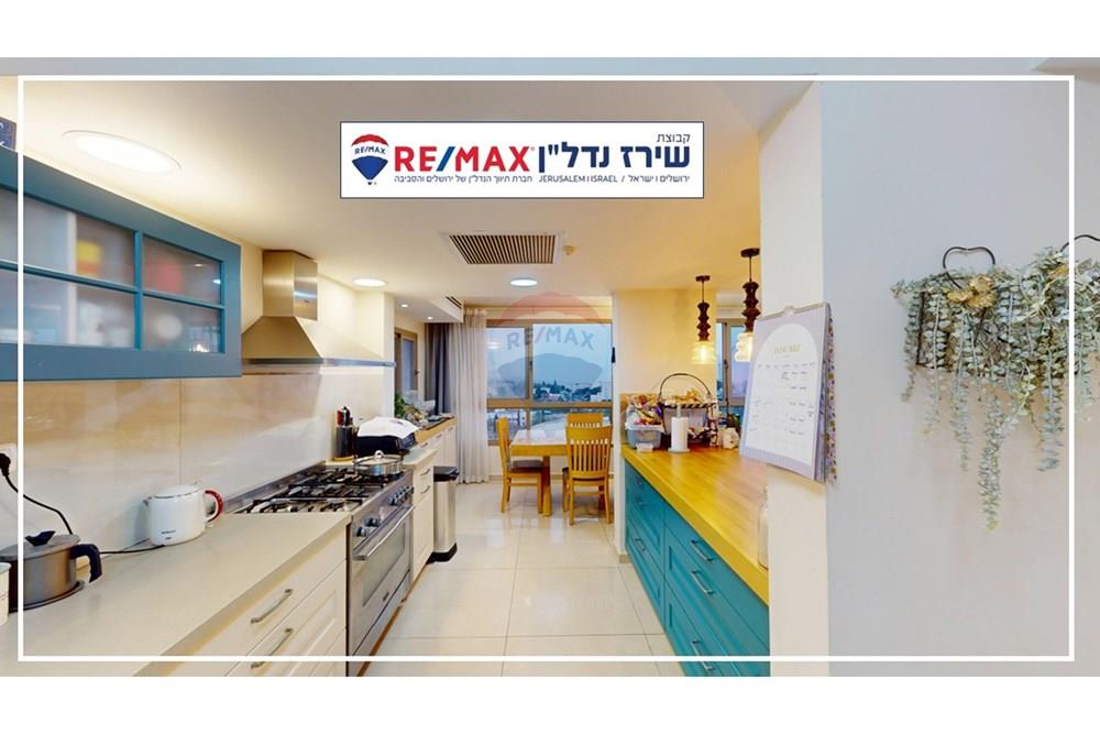 Apartment for Sale in Ma'ale Adumim - Image 6