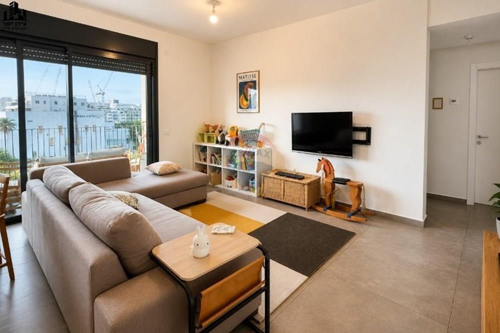 Apartment for Sale in Tel Aviv - Image 2
