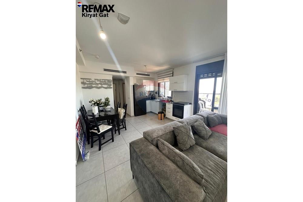 Apartment for Sale in קרית גת - Image 2