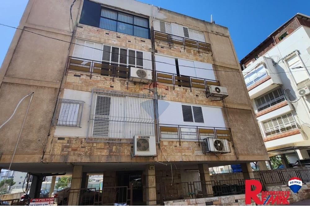 Apartment for Sale in Bnei Brak - Image 1