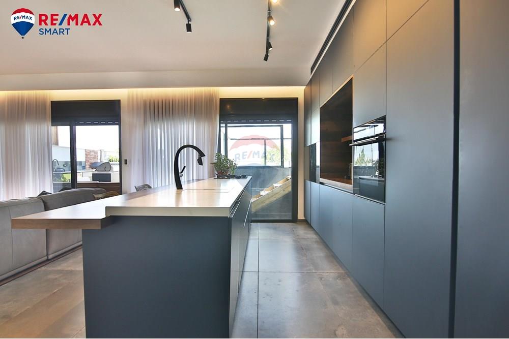 Apartment for Sale in קרית מוצקין - Image 6