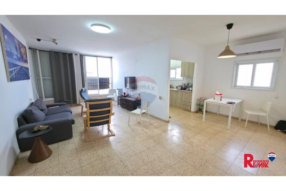 Apartment for Sale in Rishon LeZion - Image 1