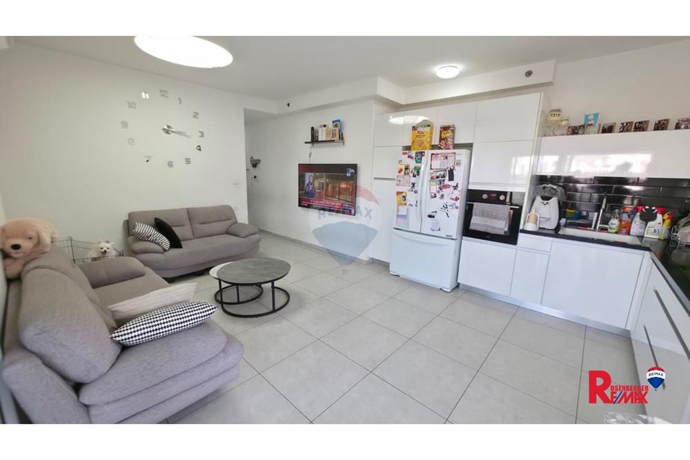 Apartment for Sale in Holon - Image 1